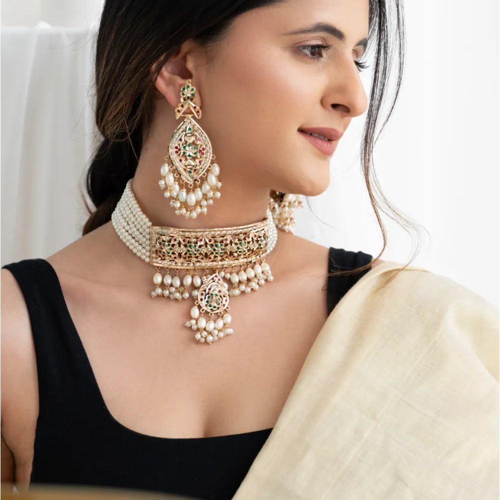 
                      
                        Jadau Red Green Choker Necklace Set
                      
                    