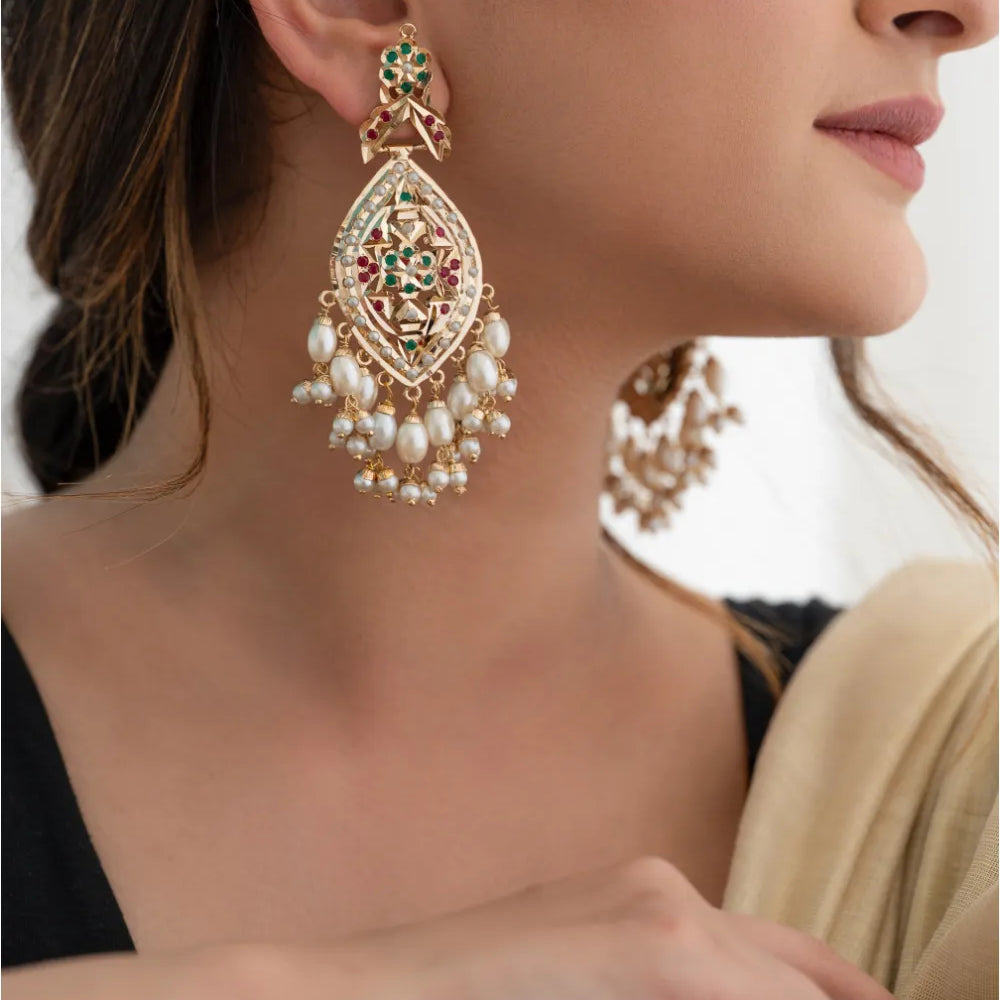 
                      
                        Jadau Red Green Choker Necklace Set
                      
                    