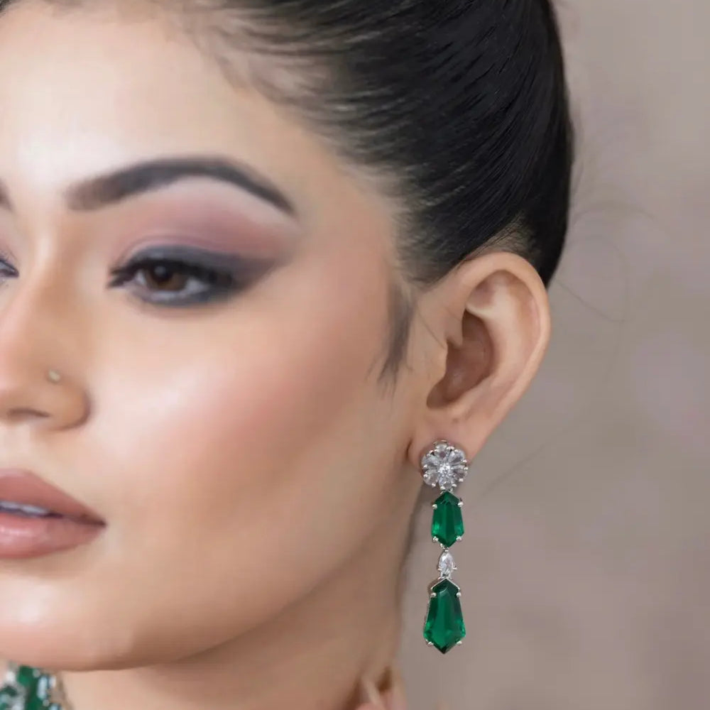 
                      
                        Chic Glamorous Necklace
                      
                    