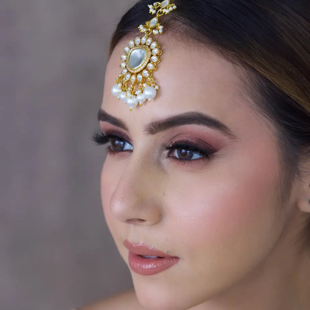 
                      
                        Polki Maang Tikka
                      
                    