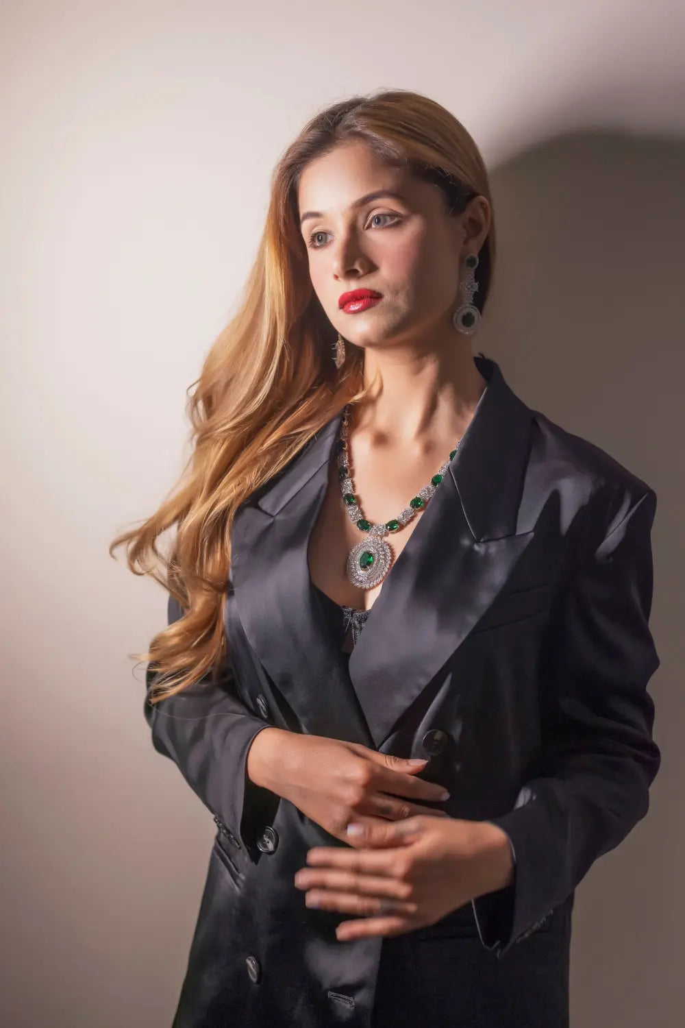Classic Emerald Studded Necklace Set