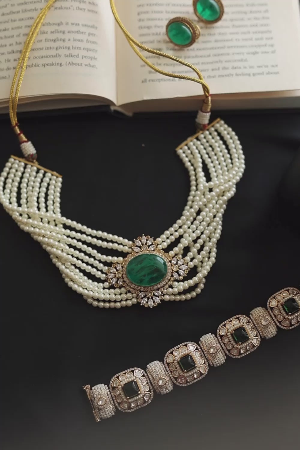 Emerald Pearl Choker Necklace